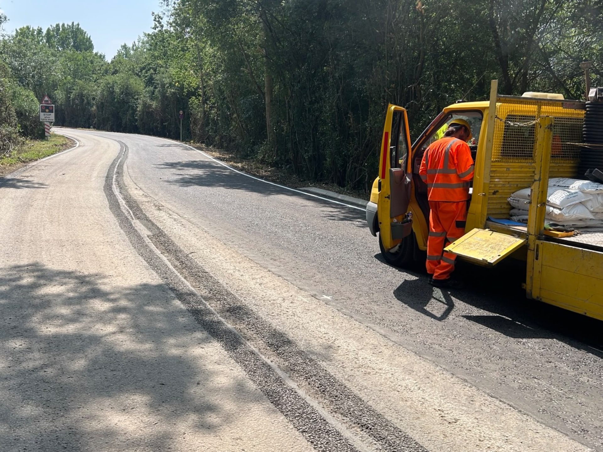 Broadmead Road, Bedfordshire — 100mm edge line application