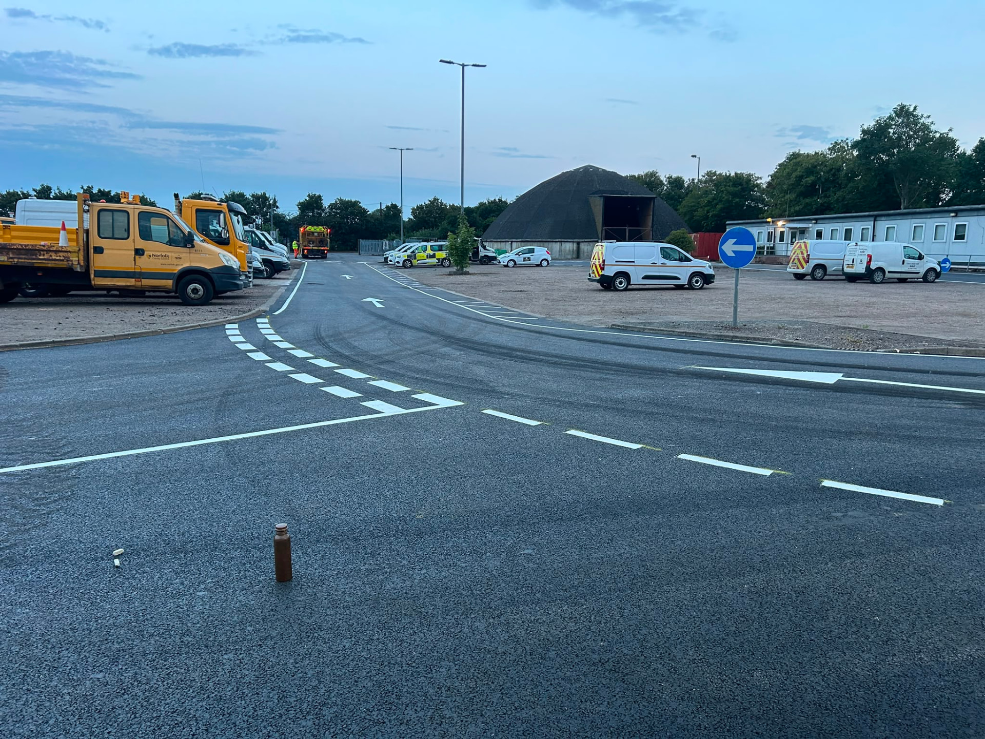 Broadmead Road, Bedfordshire — New Universal Studio site: junction lining & arrows