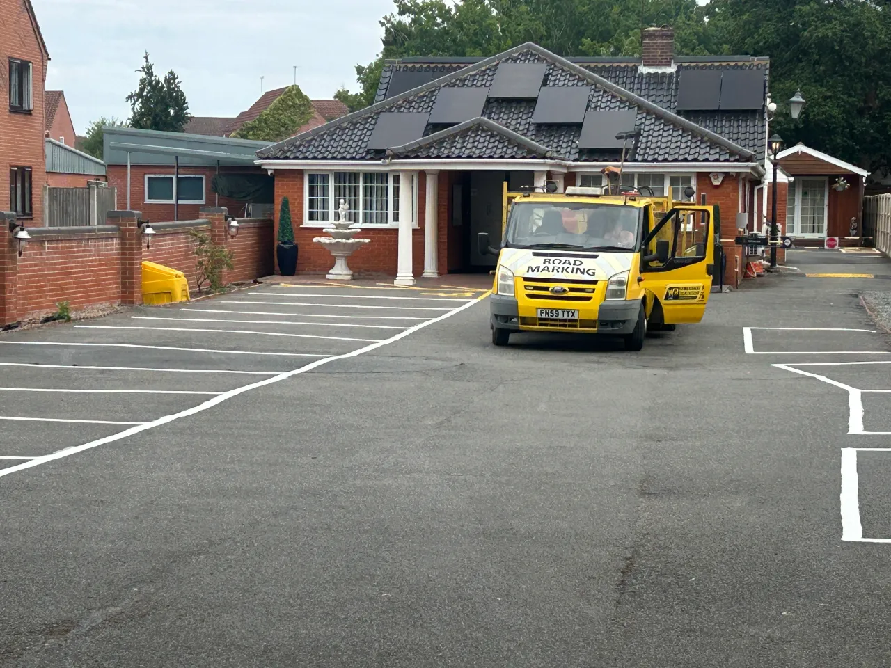 Private driveway parking bays